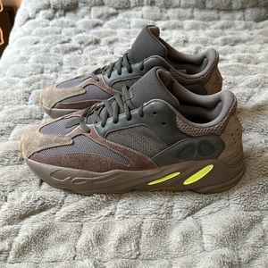 Yeezy Boost 700 - Mauve - Size US 10
